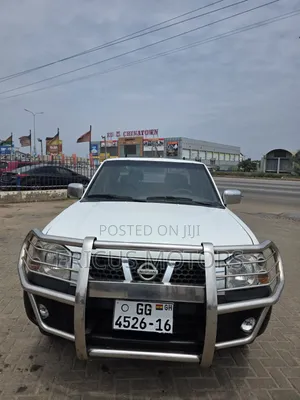 Nissan Pick-Up 2006 White