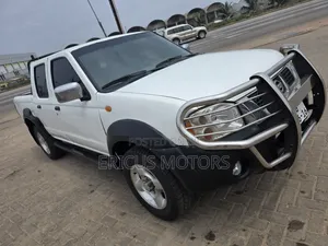 Nissan Pick-Up 2006 White