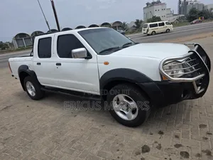 Nissan Pick-Up 2006 White