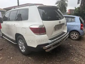 Toyota Highlander 3.5L 4WD 2013 White