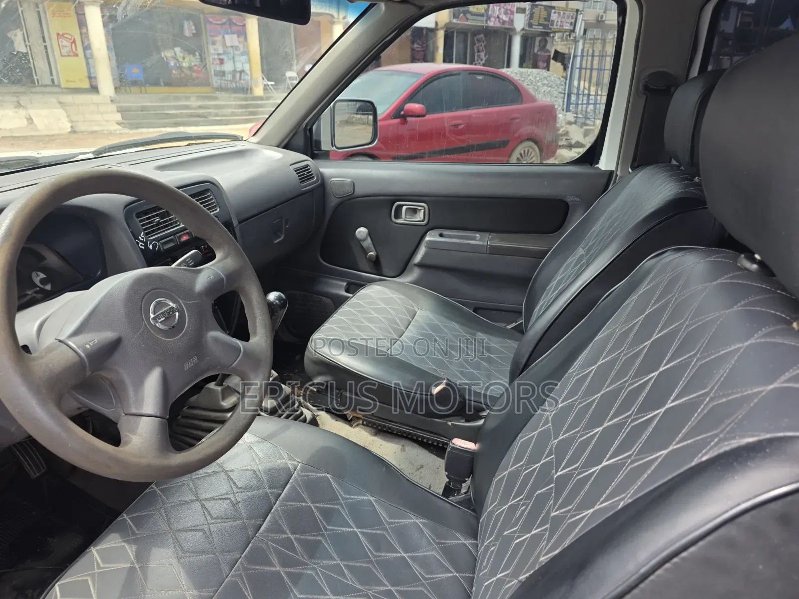 Nissan Pick-Up 2006 White