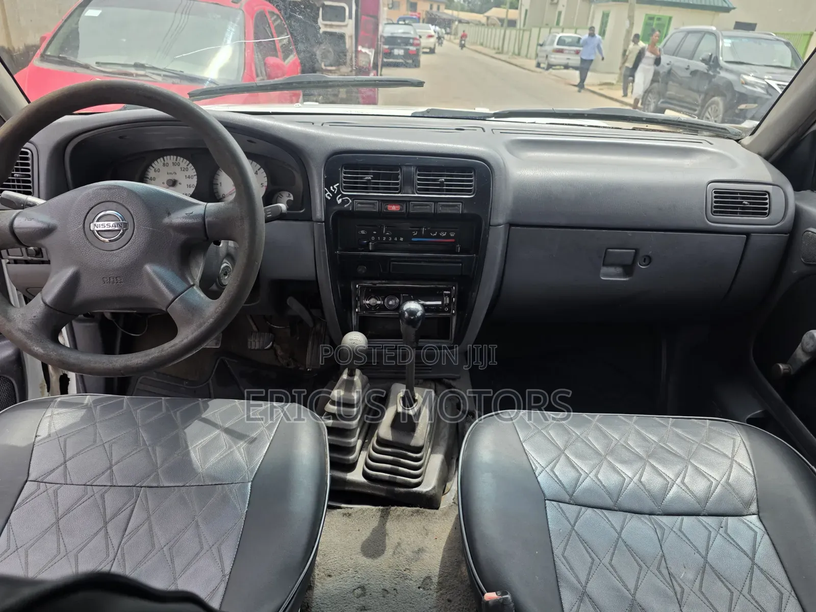 Nissan Pick-Up 2006 White