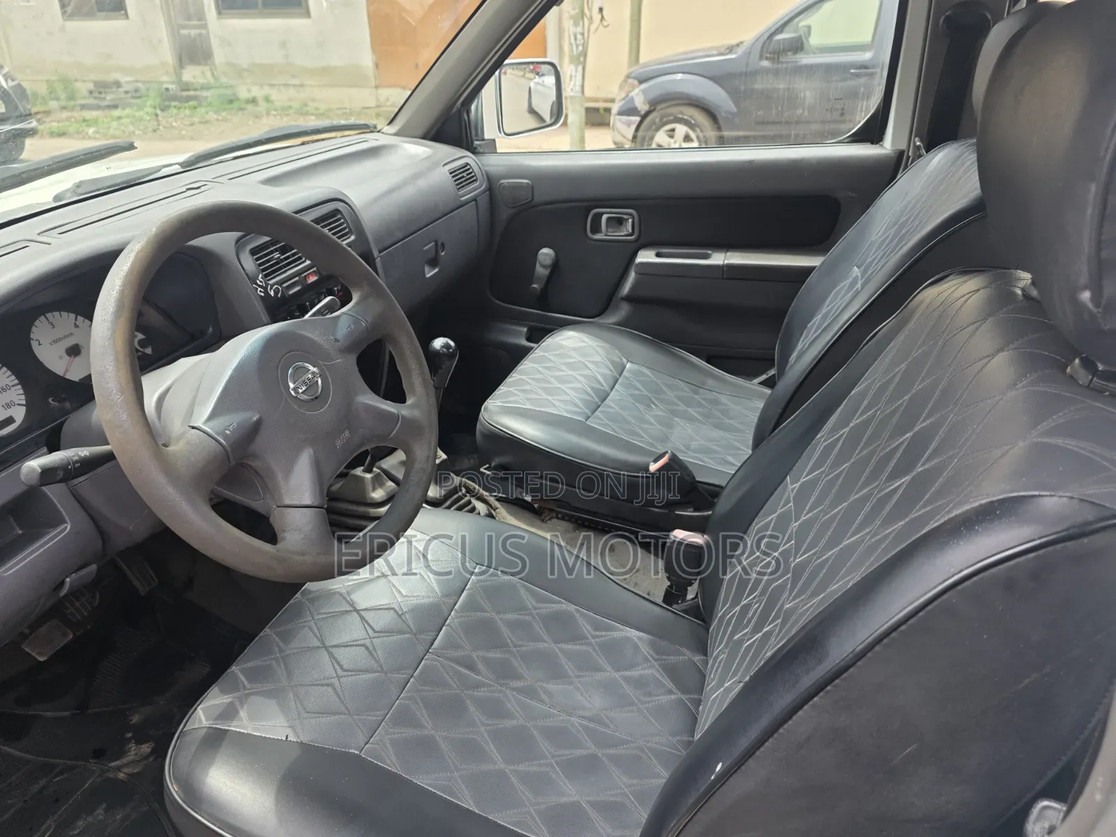 Nissan Pick-Up 2006 White
