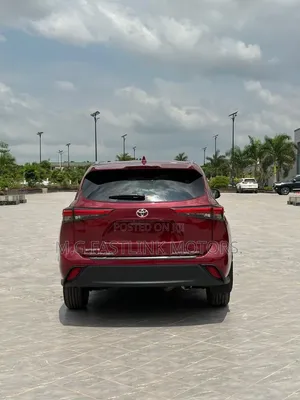 Toyota Highlander 2022 Burgundy
