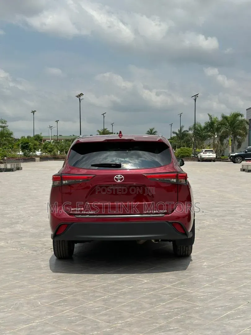Toyota Highlander 2022 Burgundy
