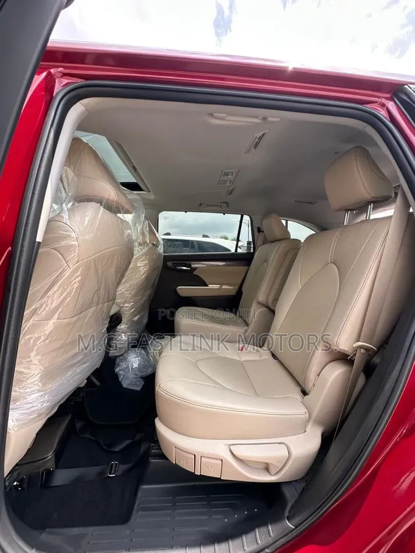 Toyota Highlander 2022 Burgundy