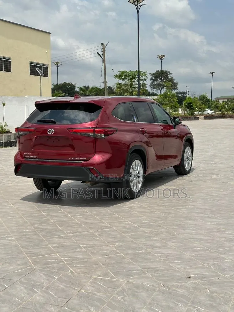 Toyota Highlander 2022 Burgundy