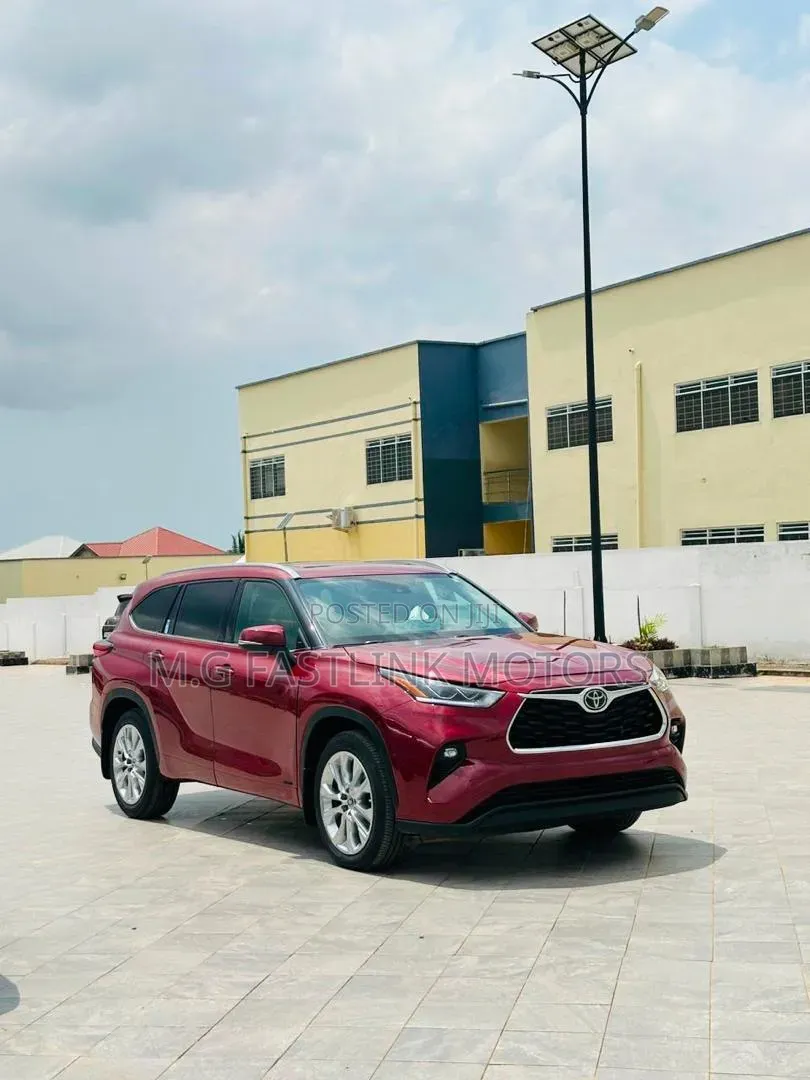 Toyota Highlander 2022 Burgundy