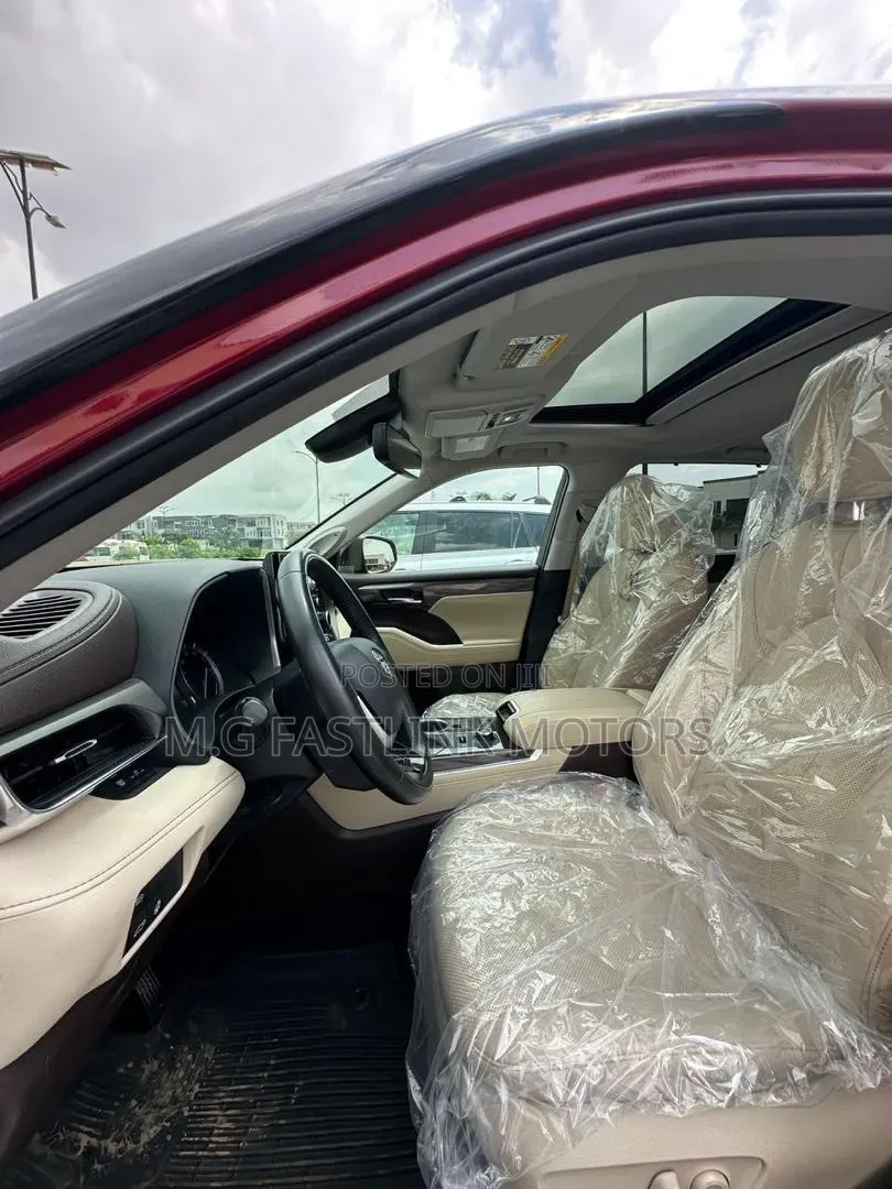 Toyota Highlander 2022 Burgundy