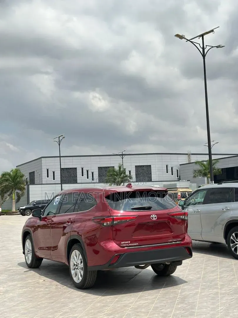Toyota Highlander 2022 Burgundy