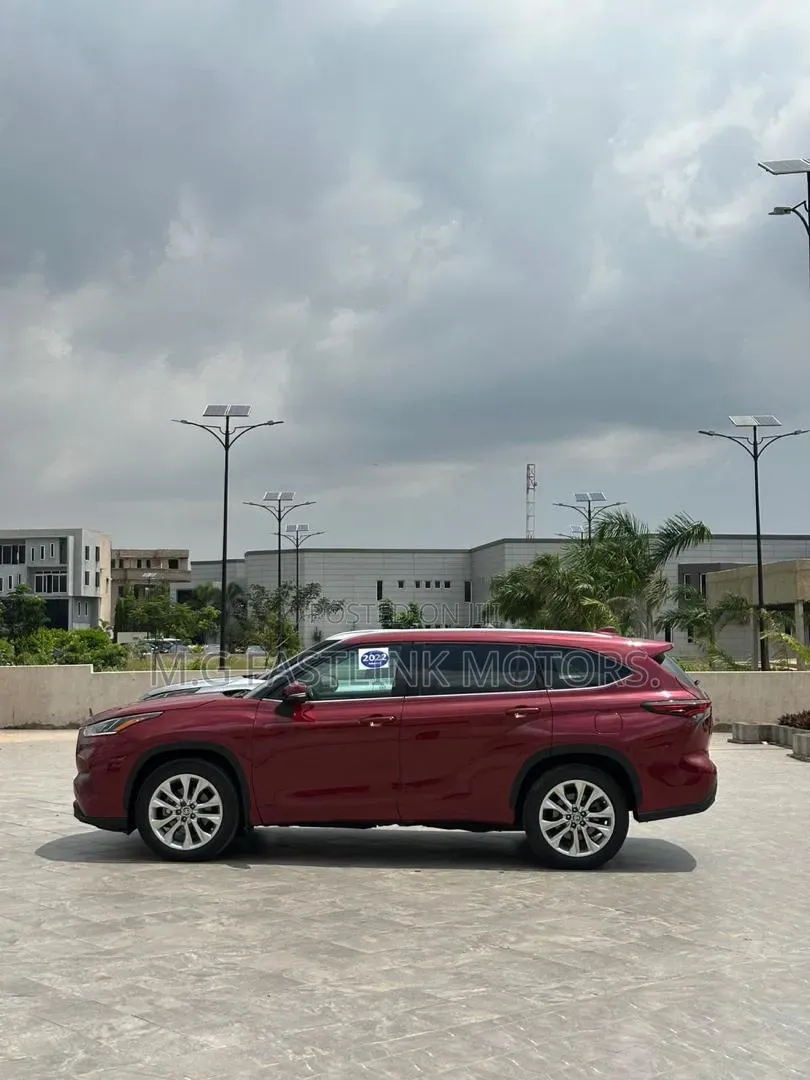 Toyota Highlander 2022 Burgundy