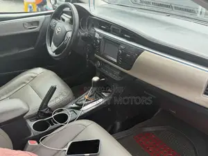 Toyota Corolla LE 4dr Sedan (1.8L 4cyl CVT) 2015 Gray