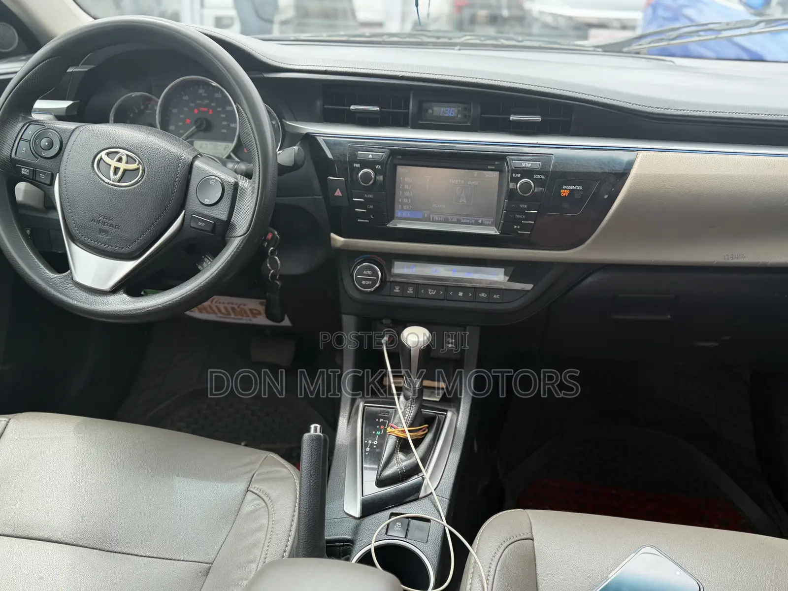 Toyota Corolla LE 4dr Sedan (1.8L 4cyl CVT) 2015 Gray