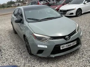 Toyota Corolla LE 4dr Sedan (1.8L 4cyl CVT) 2015 Gray