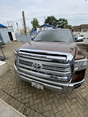 Toyota Tundra 1794 4dr CrewMax 4WD SB (5.7L 8cyl 6A) 2015 Brown