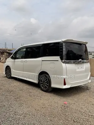 Toyota Voxy ZS Kirameki 2WD 8-Seater 2015 White
