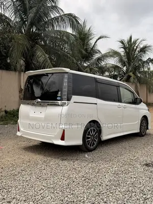 Toyota Voxy ZS Kirameki 2WD 8-Seater 2015 White