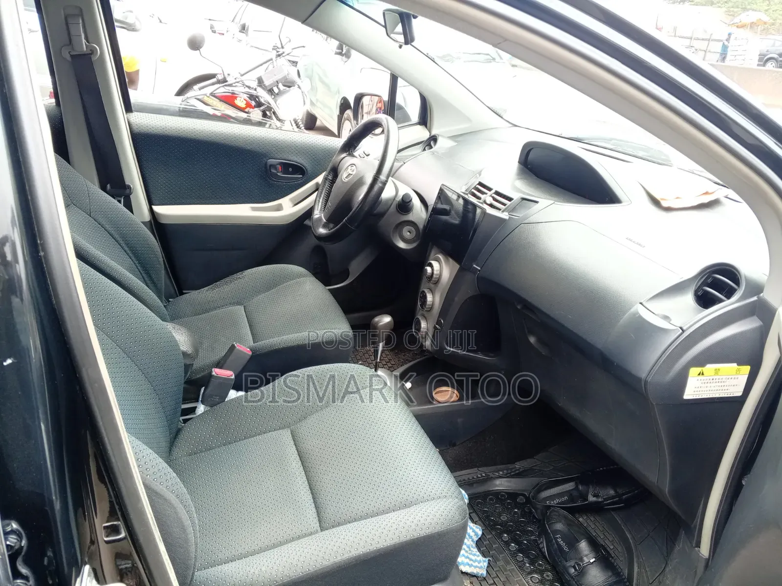 Toyota Yaris 2010 Black