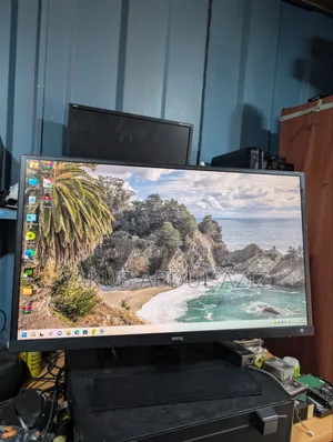 32 Inches Resolution Monitor