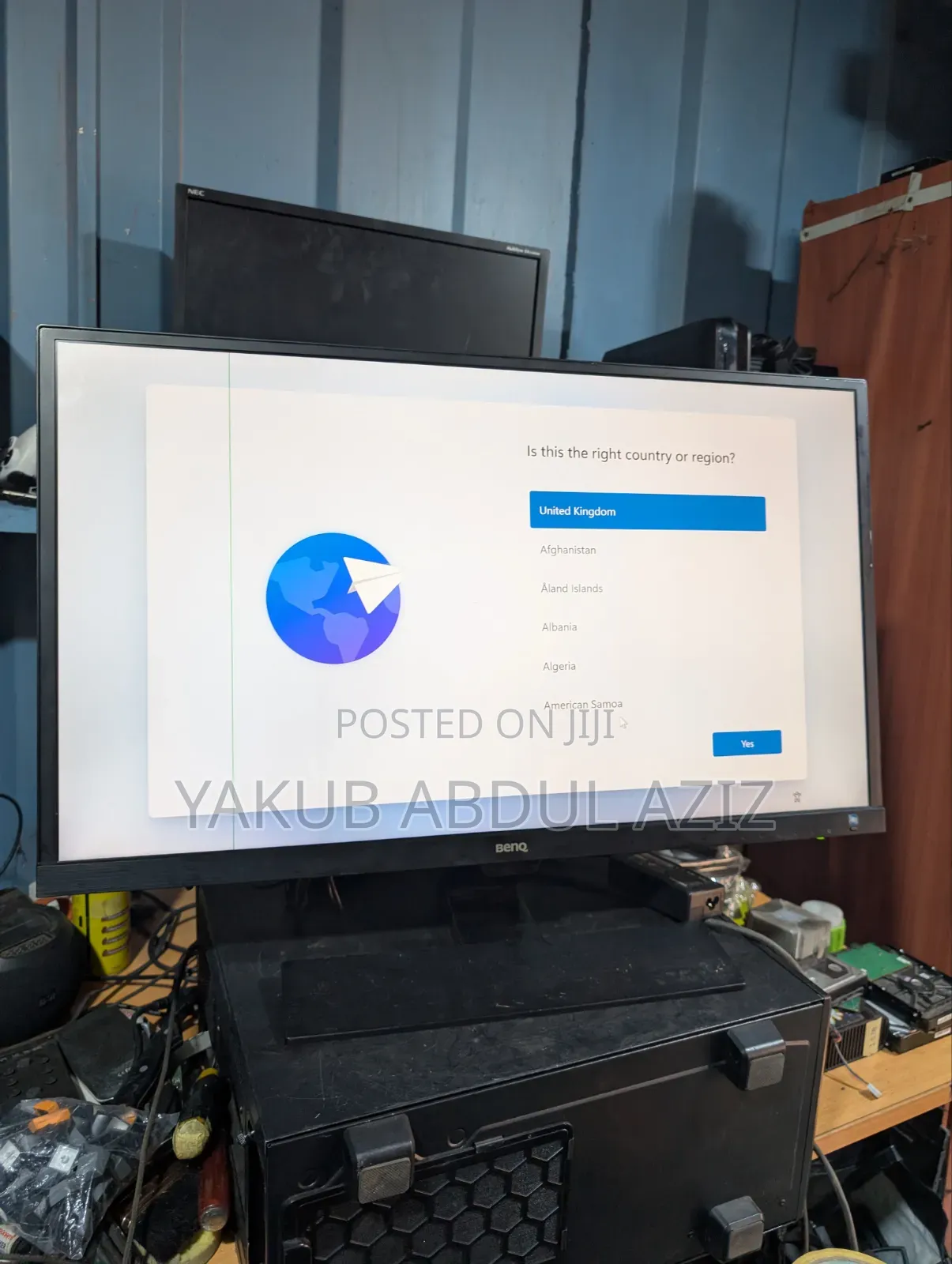 32 Inches Resolution Monitor