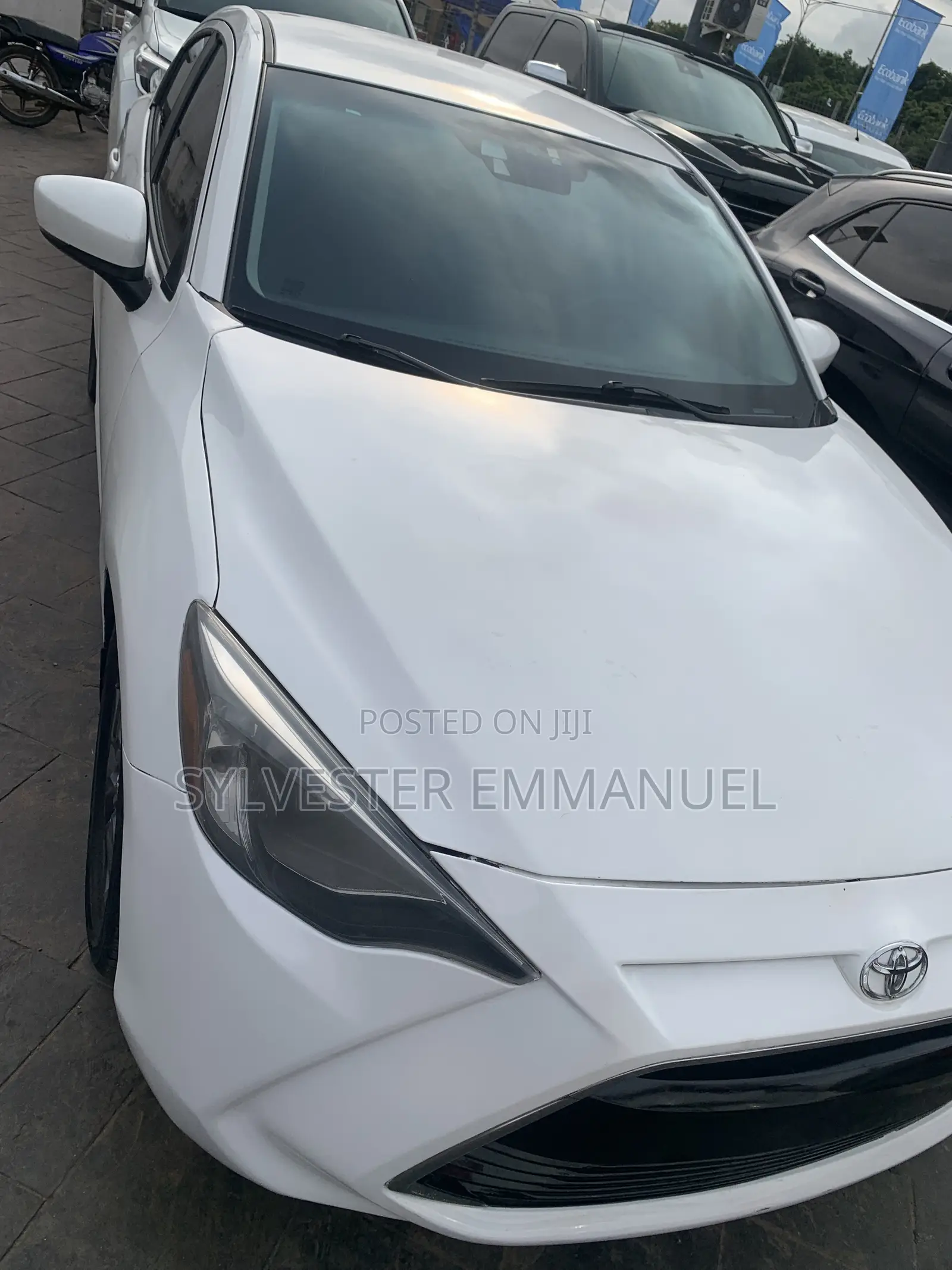 Toyota Yaris 1.5 Sedan LE 2020 White