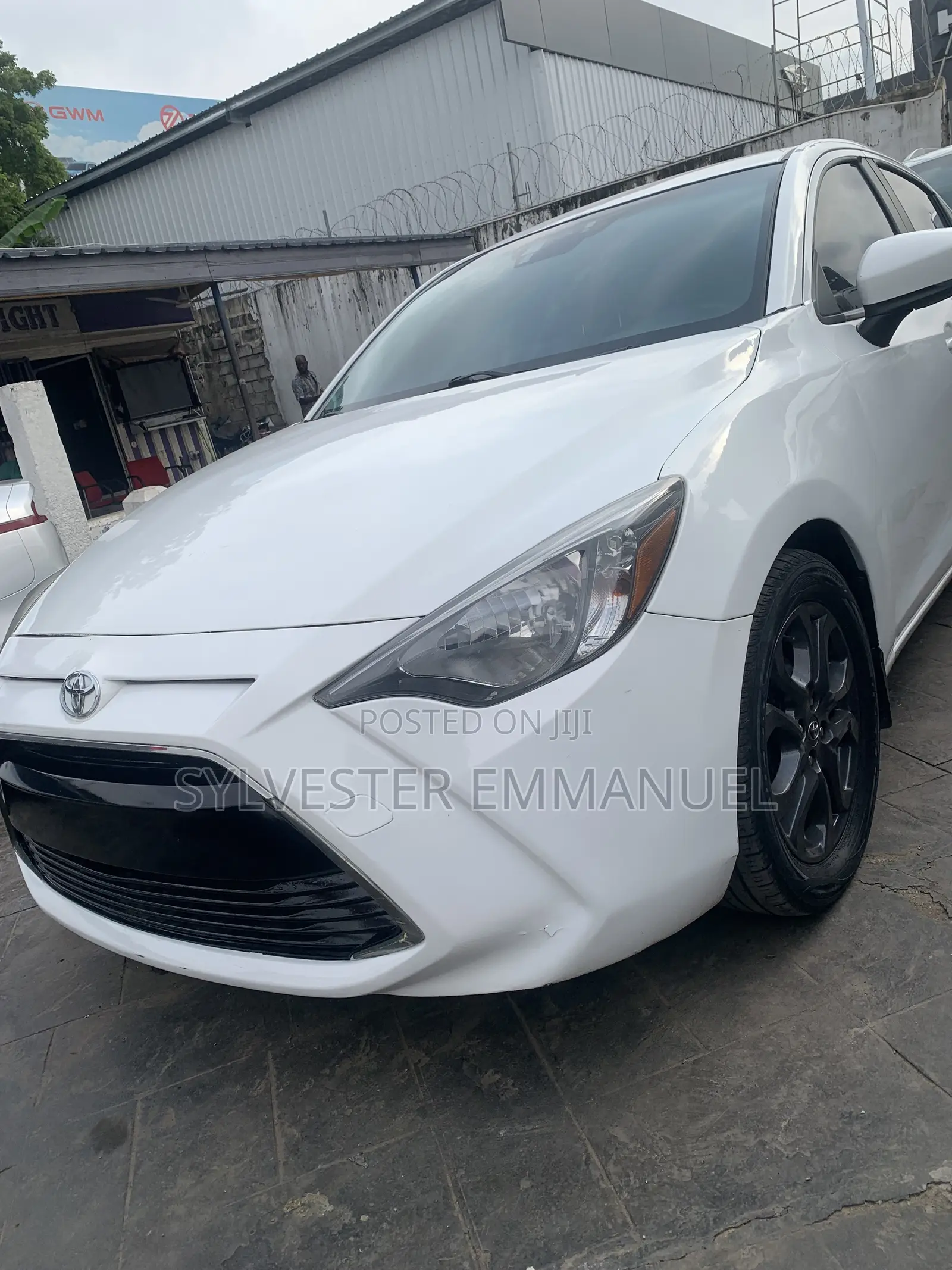Toyota Yaris 1.5 Sedan LE 2020 White