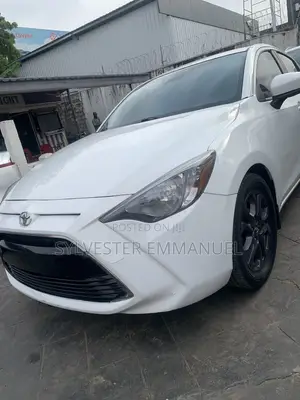 Toyota Yaris 1.5 Sedan LE 2020 White
