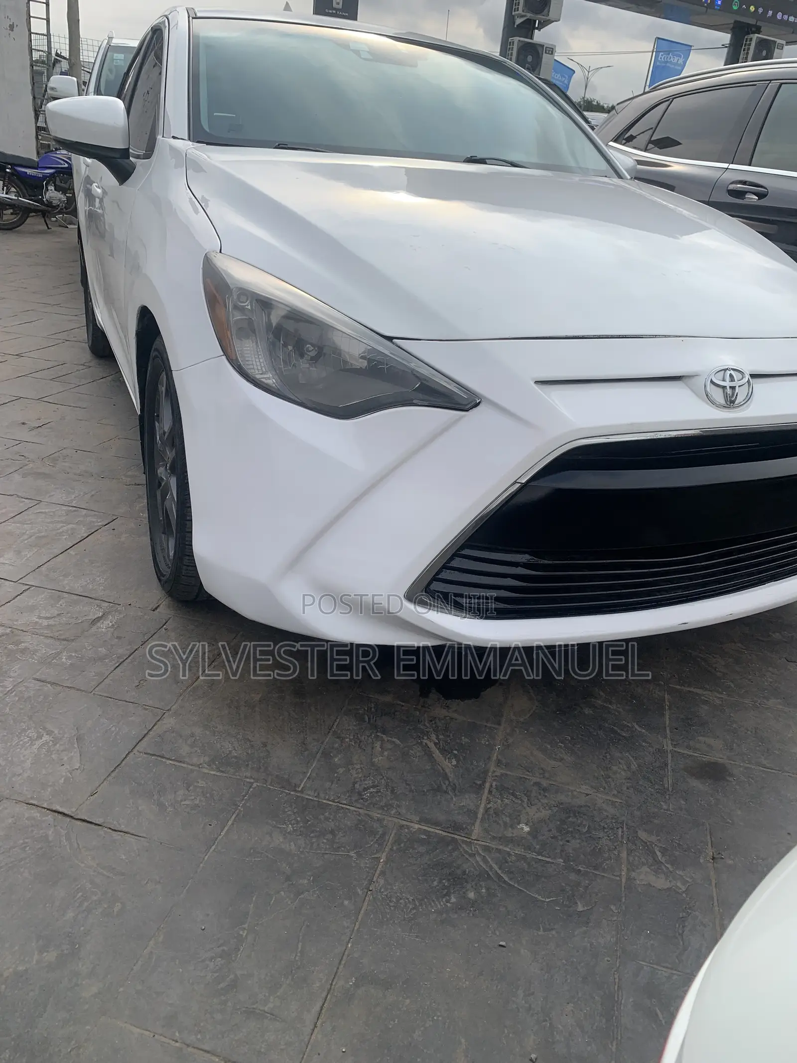 Toyota Yaris 1.5 Sedan LE 2020 White