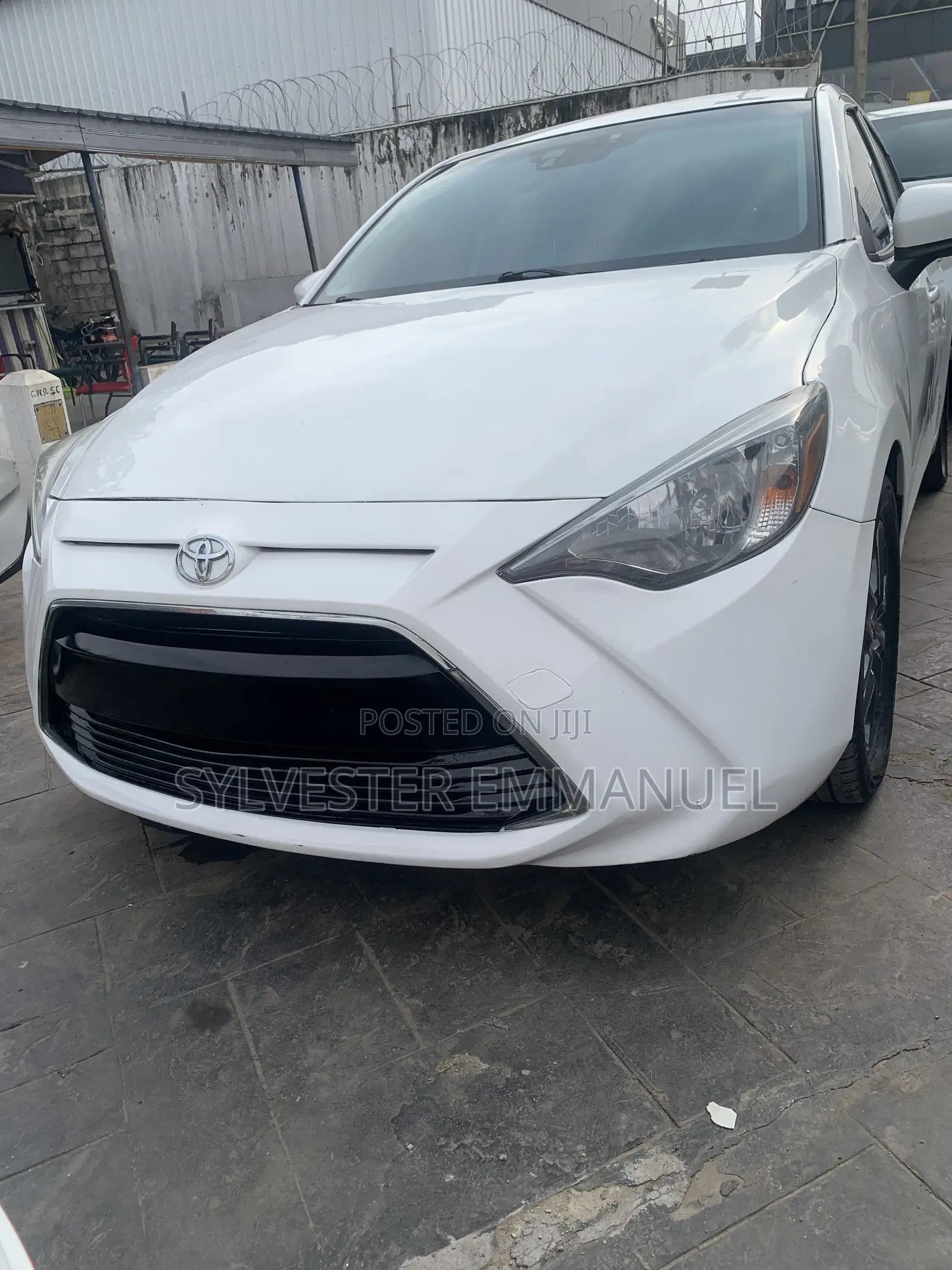 Toyota Yaris 1.5 Sedan LE 2020 White
