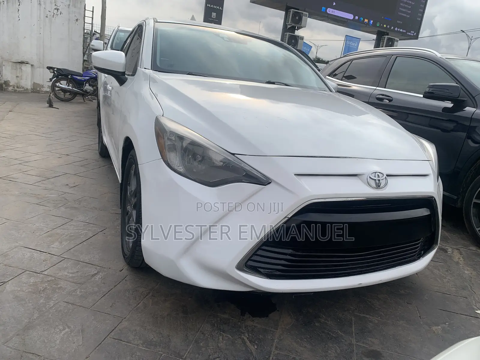 Toyota Yaris 1.5 Sedan LE 2020 White
