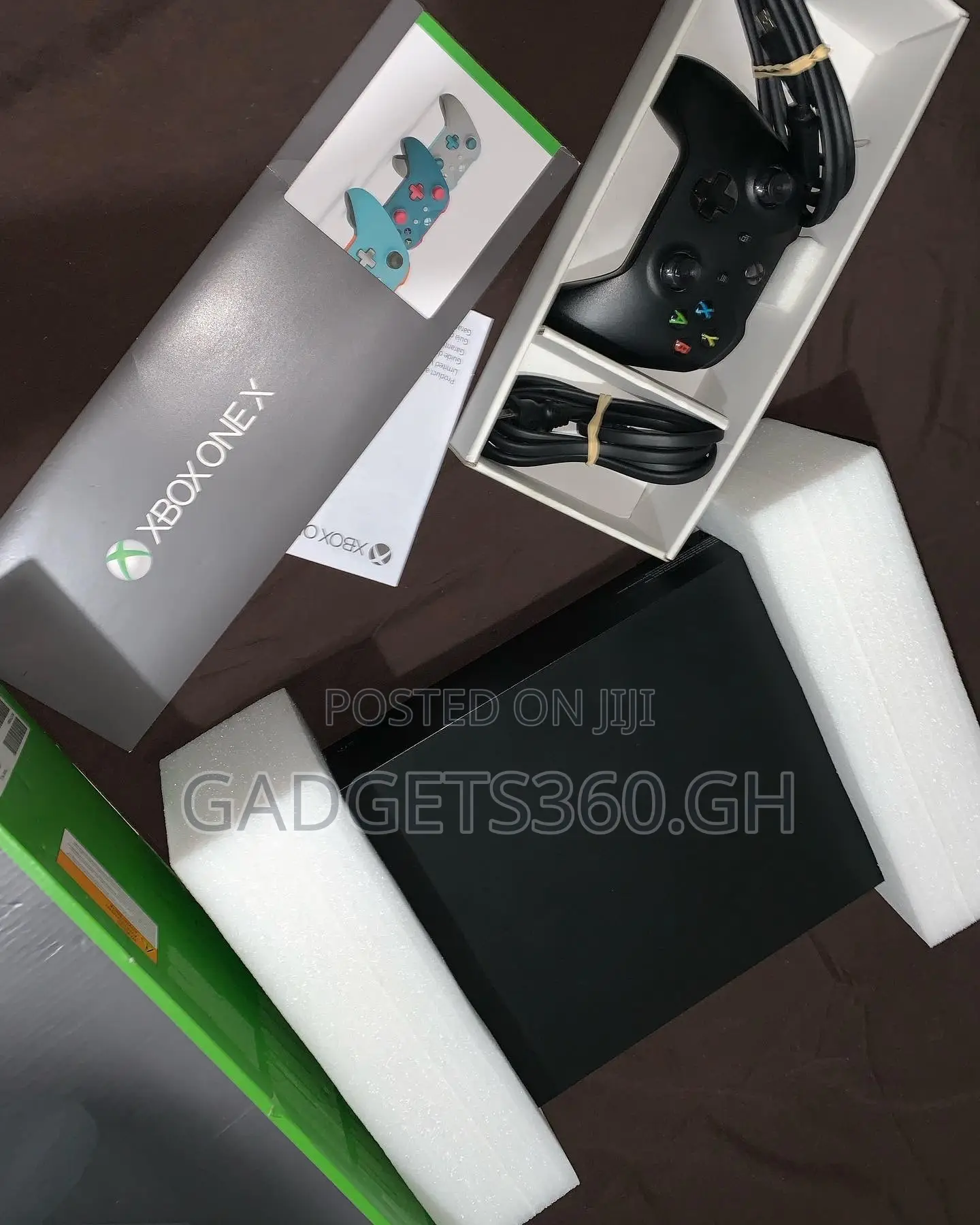 Microsoft Xbox One X (1TB + 12GB RAM)