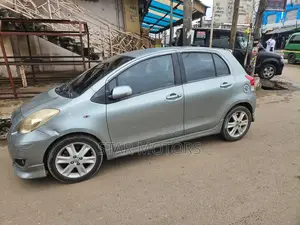 Toyota Yaris 2010 Silver