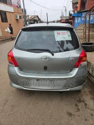 Toyota Yaris 2010 Silver