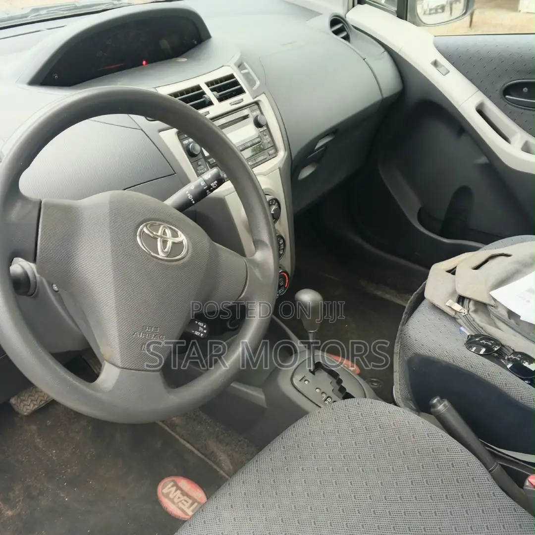 Toyota Yaris 2010 Silver