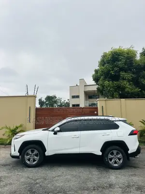 Toyota RAV4 XLE AWD 2024 White