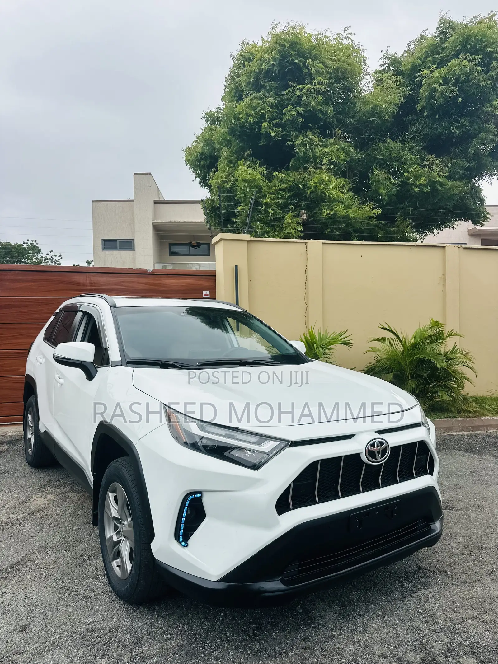 Toyota RAV4 XLE AWD 2024 White