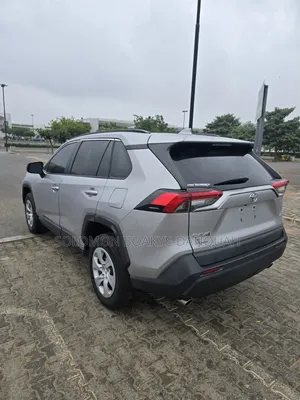 Toyota RAV4 2021 Silver