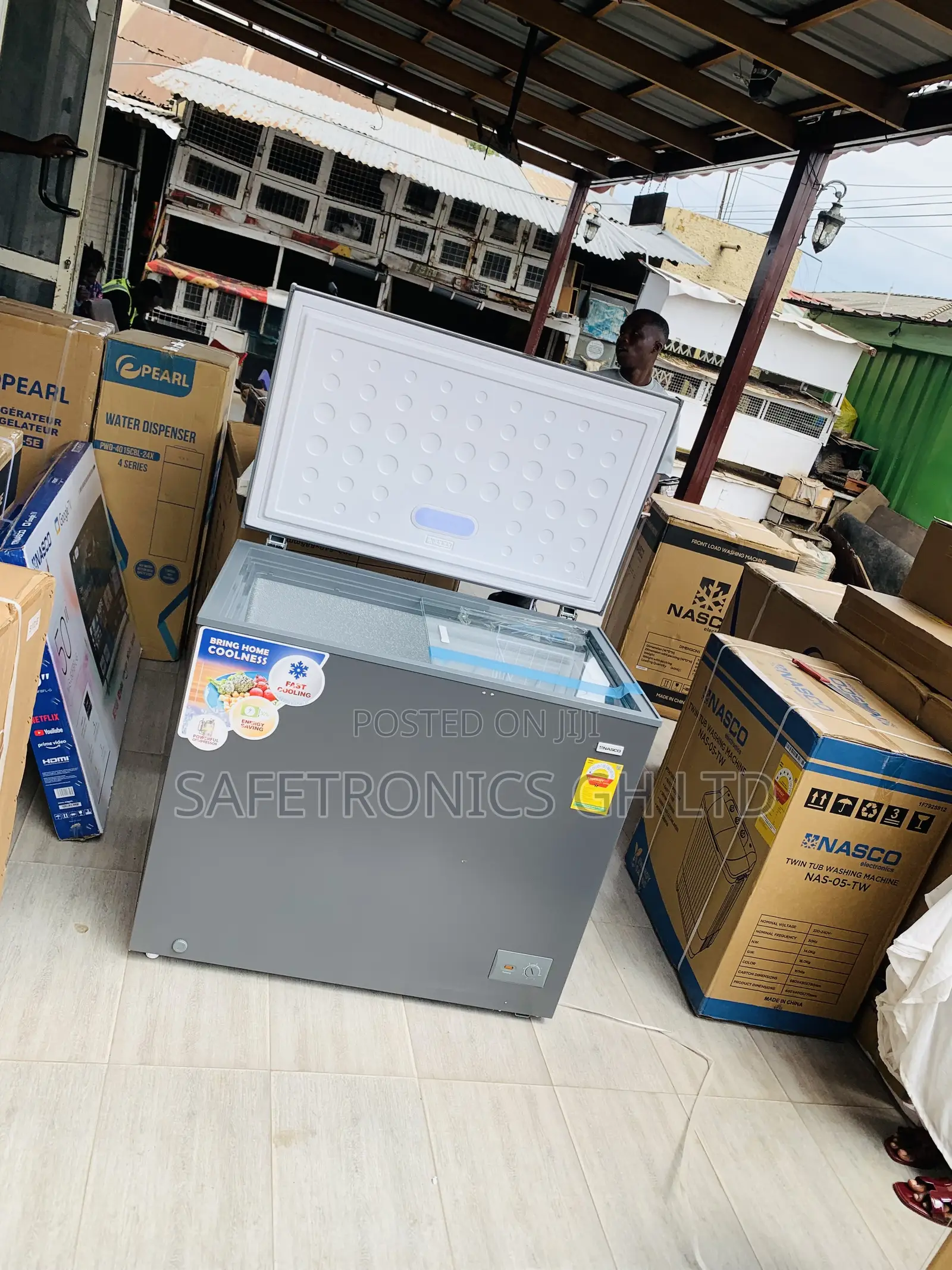 Perfect Nasco NAS-300FL Is a Single-Door Electric Chest Freezer