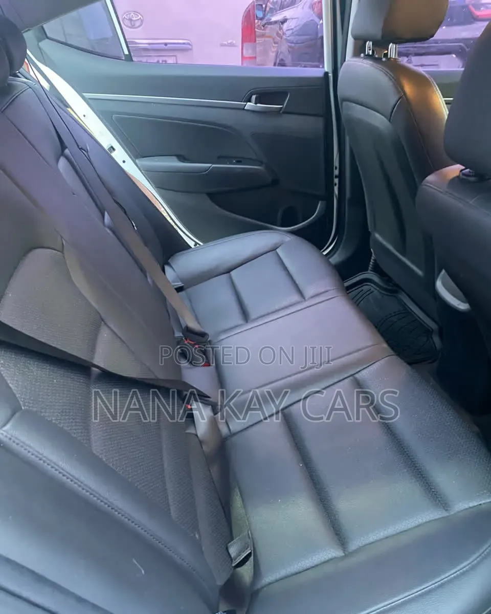 Hyundai Elantra 2018 White