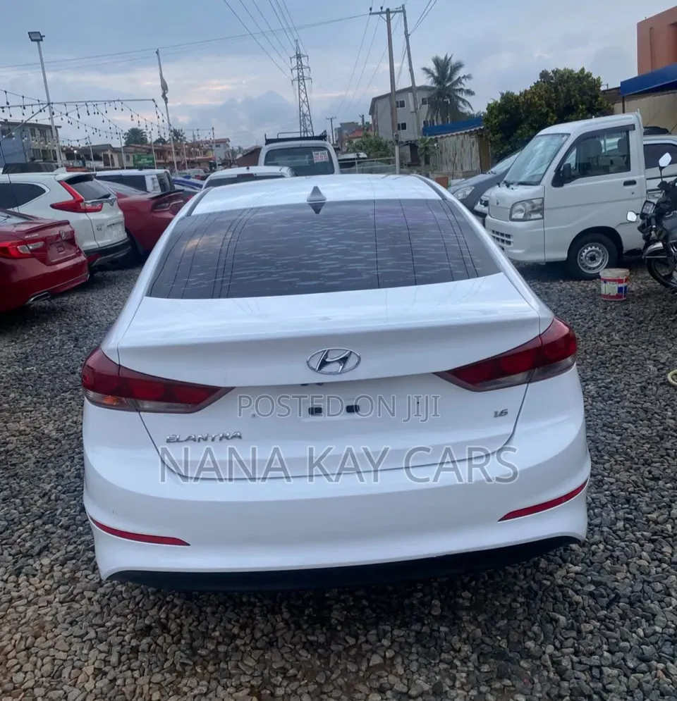 Hyundai Elantra 2018 White