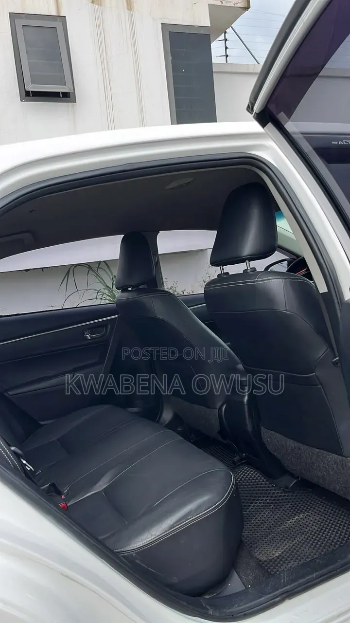 Toyota Corolla Altis 2017 White