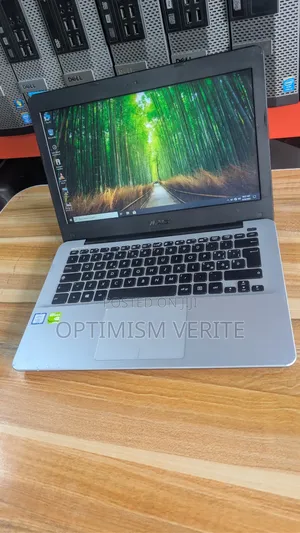 Laptop Apple MacBook Pro 8GB Intel Core i5 SSD 256GB