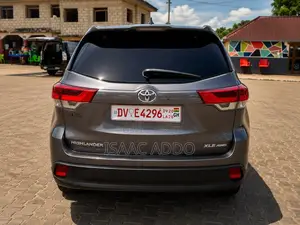 Toyota Highlander XLE 2019 Gray