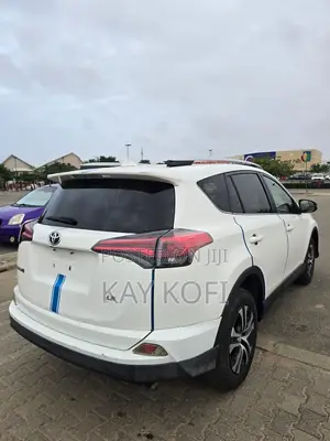 Toyota RAV4 LE AWD (2.5L 4cyl 6A) 2017 White