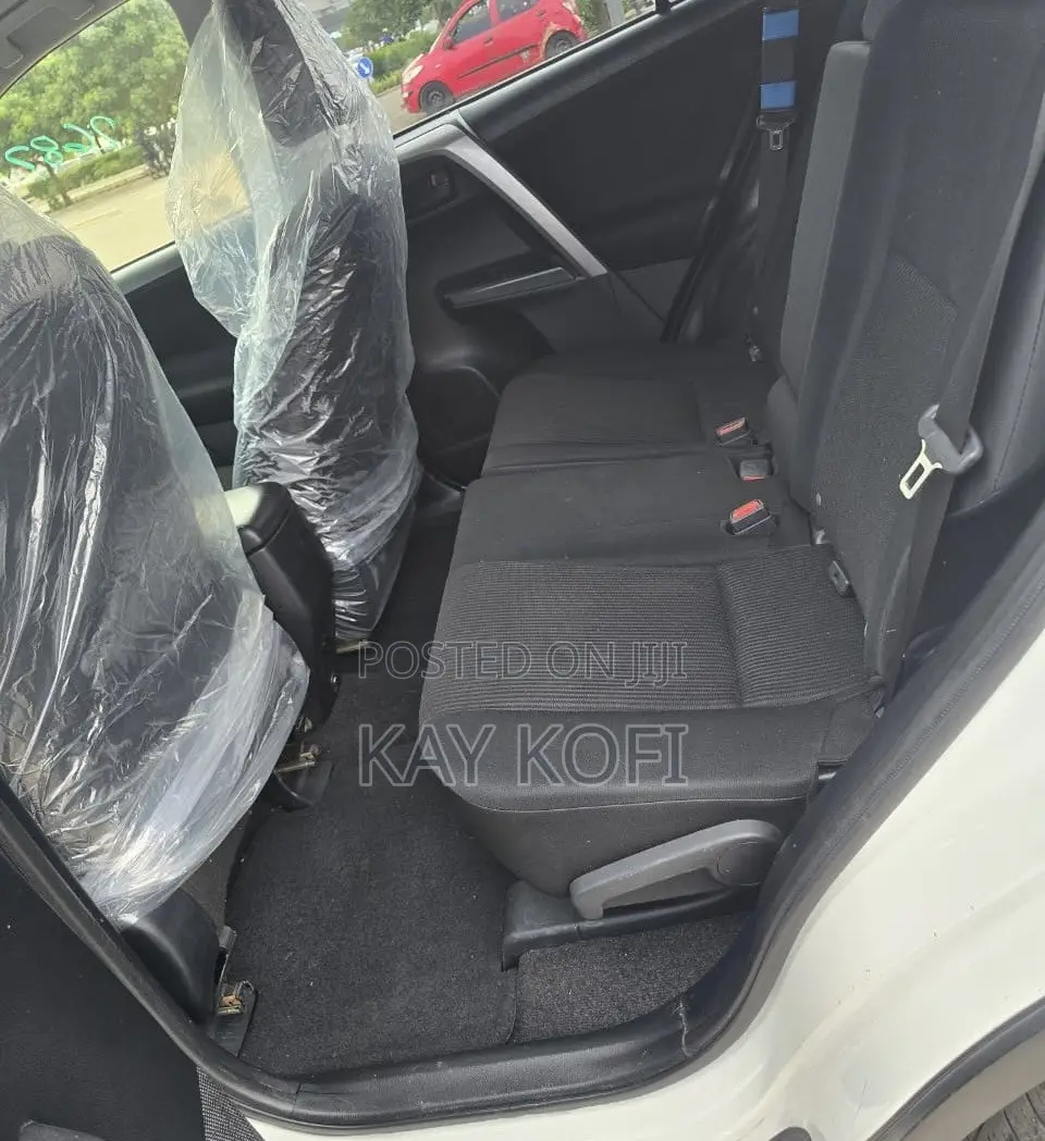 Toyota RAV4 LE AWD (2.5L 4cyl 6A) 2017 White
