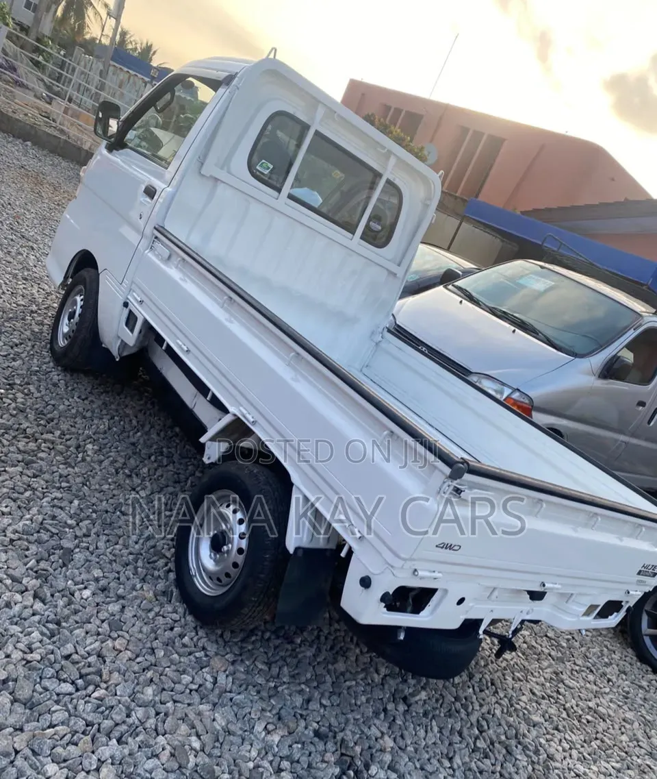Daihatsu Atrai 2006 White