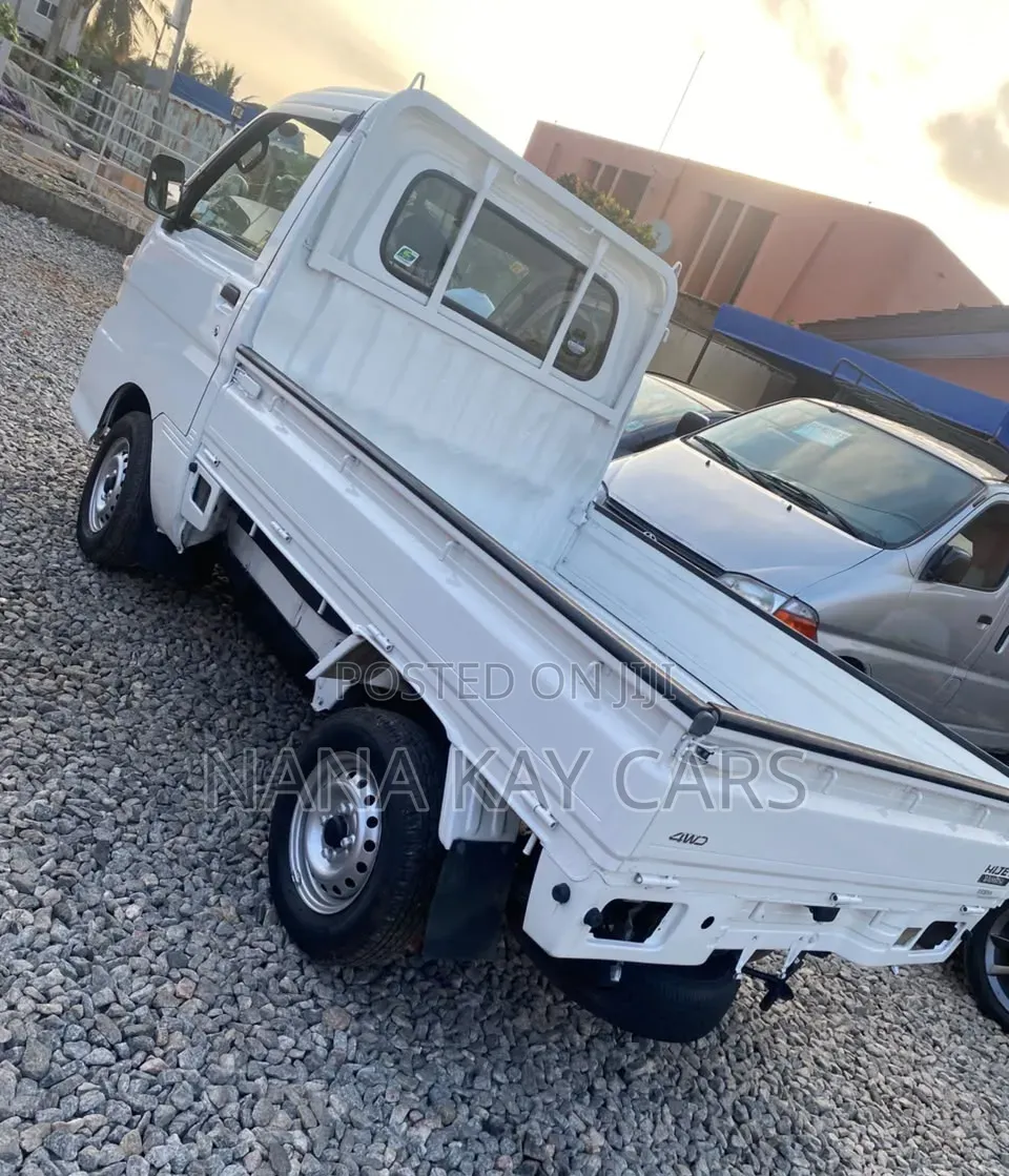 Daihatsu Atrai 2006 White