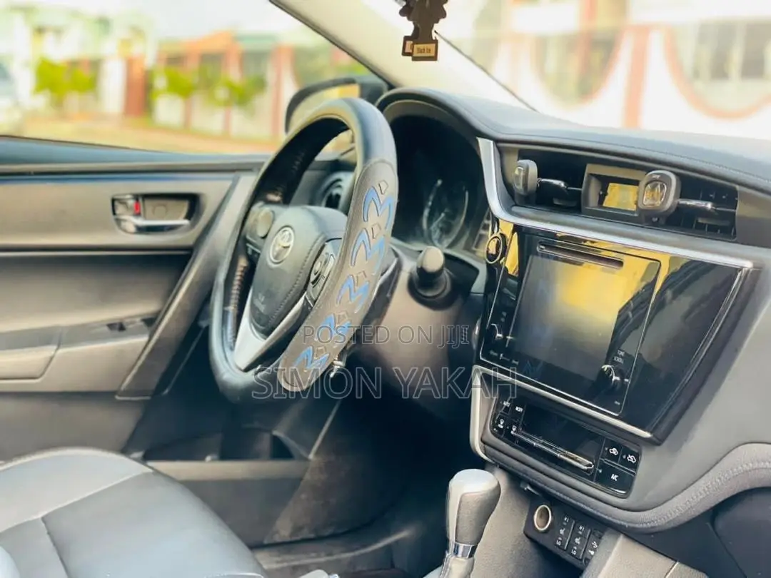 Toyota Corolla XSE (1.8L 4cyl 2A) 2018 Black