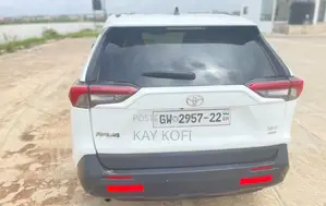 Toyota RAV4 XLE AWD 2019 White