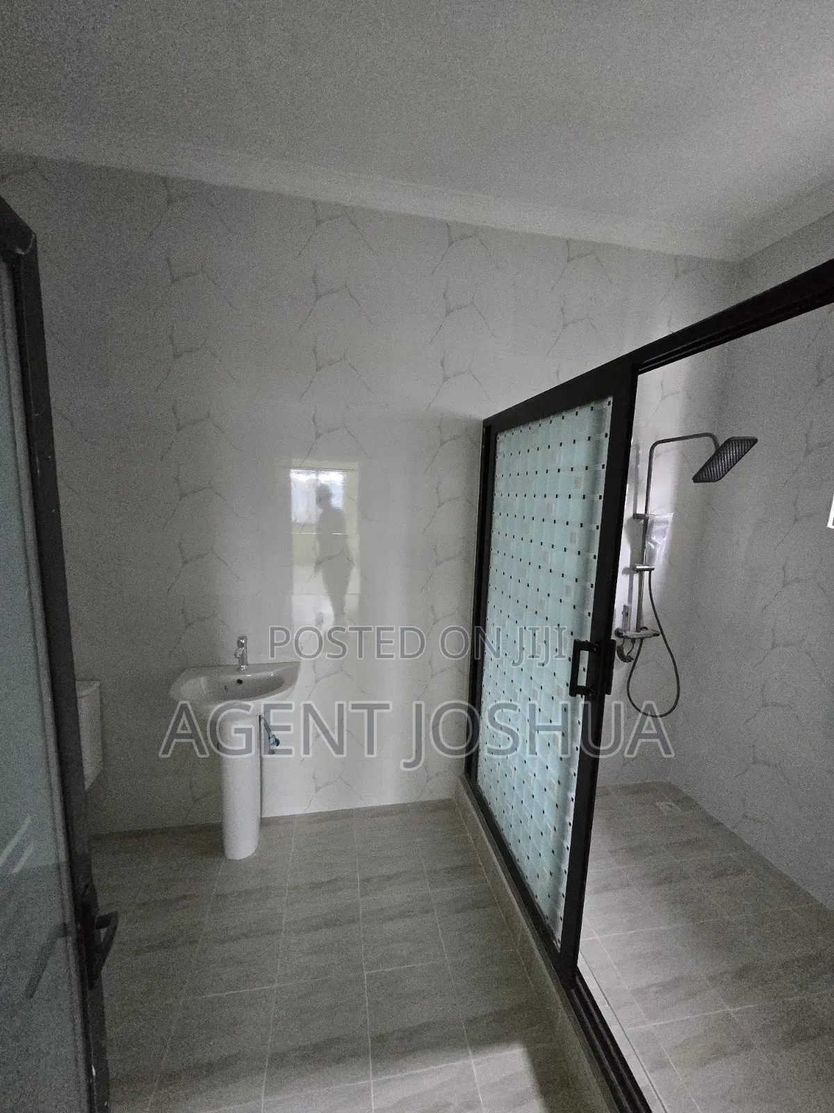 5bdrm House in Manet Junction, Spintex for sale